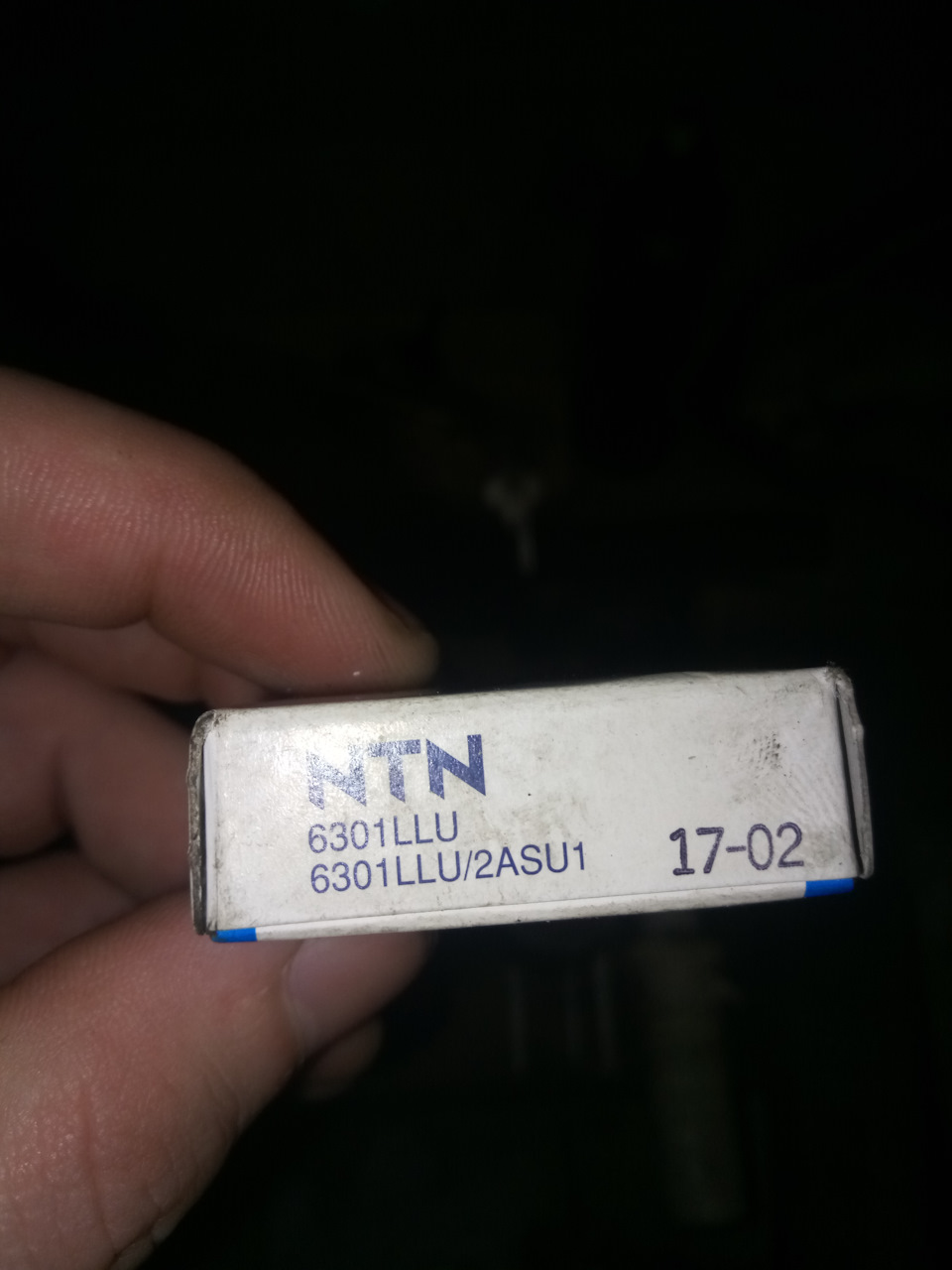 Замена подшипника натяжного ролика ремня генератора — Nissan AD (Y11 ...