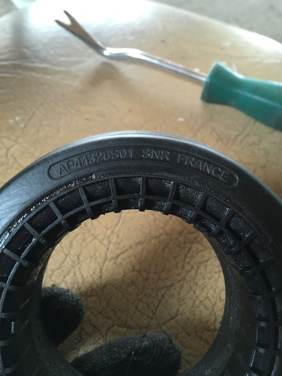 Скрипучее колесо. Скрип шин. Скрежет заднего колеса при движении. Скрежет в заднем колесе солярис. Скрежет колес 2.