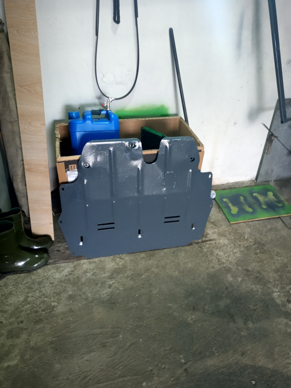 Покраска защиты двигателя — SEAT Cordoba (Mk II), 2 л., 2008 года ...