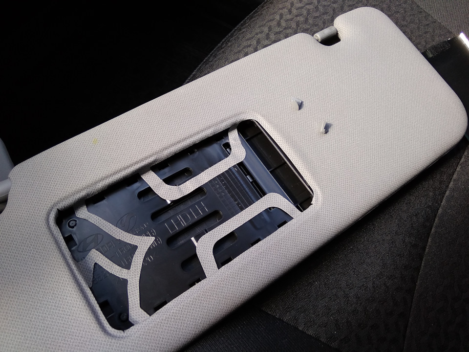 Кусочки от защелок в солнцезащитном козырьке — KIA Rio (3G), 1,4 л ...