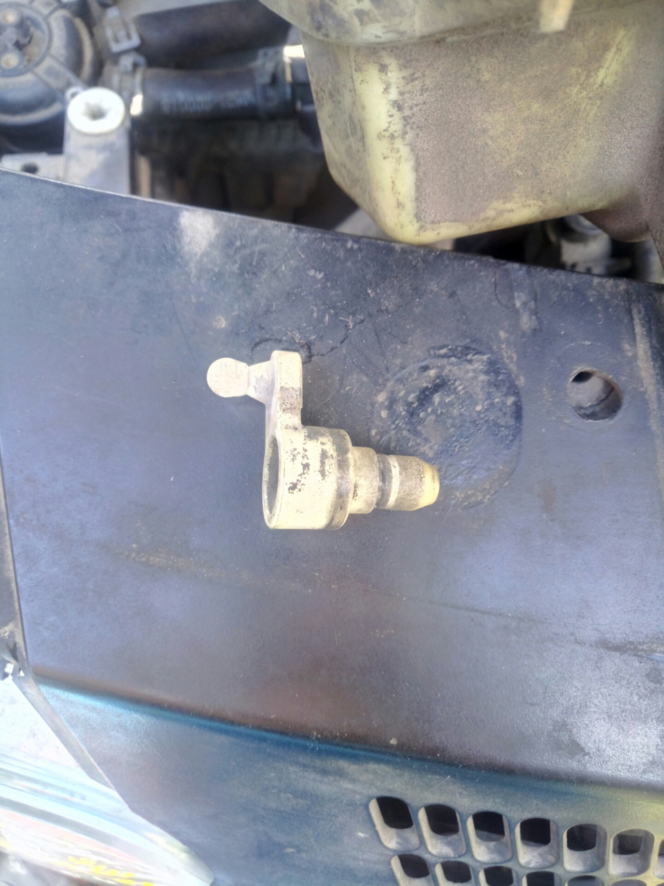 Подсос через рычаг управления геометрией впускного коллектора ...