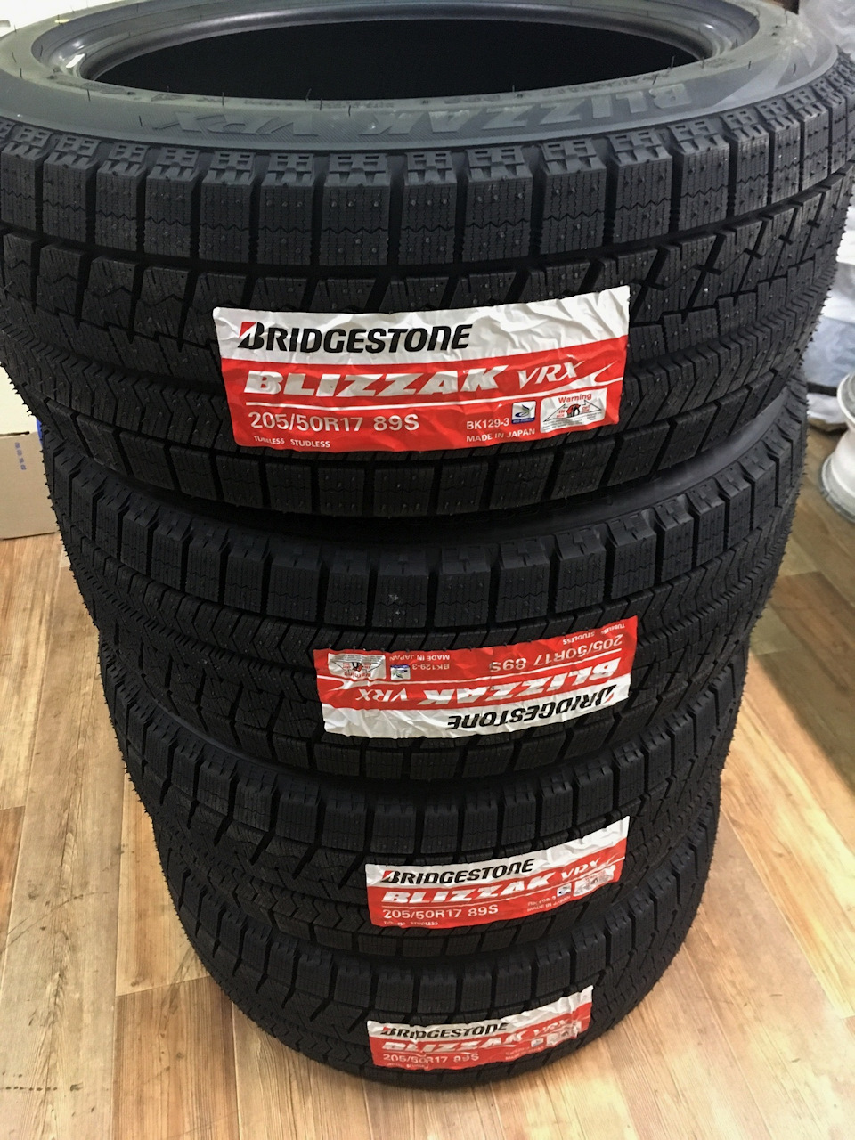 Шины Bridgestone Blizzak VRX на Весту SW Cross Exclusive — Lada Vesta ...