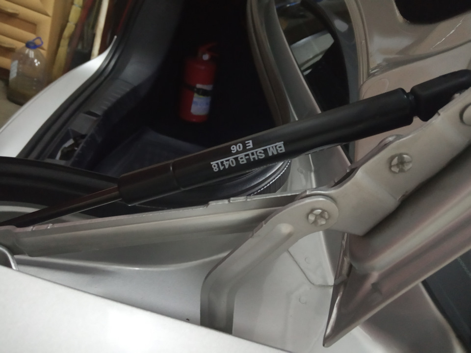 BMSHB0418 Упор багажника газовый для седана Ford Focus II от PILENGA ...