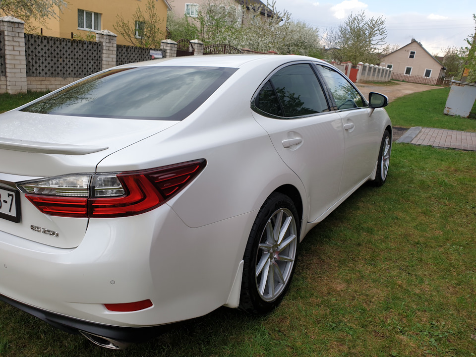 Фото в бортжурнале Lexus ES (XV60)