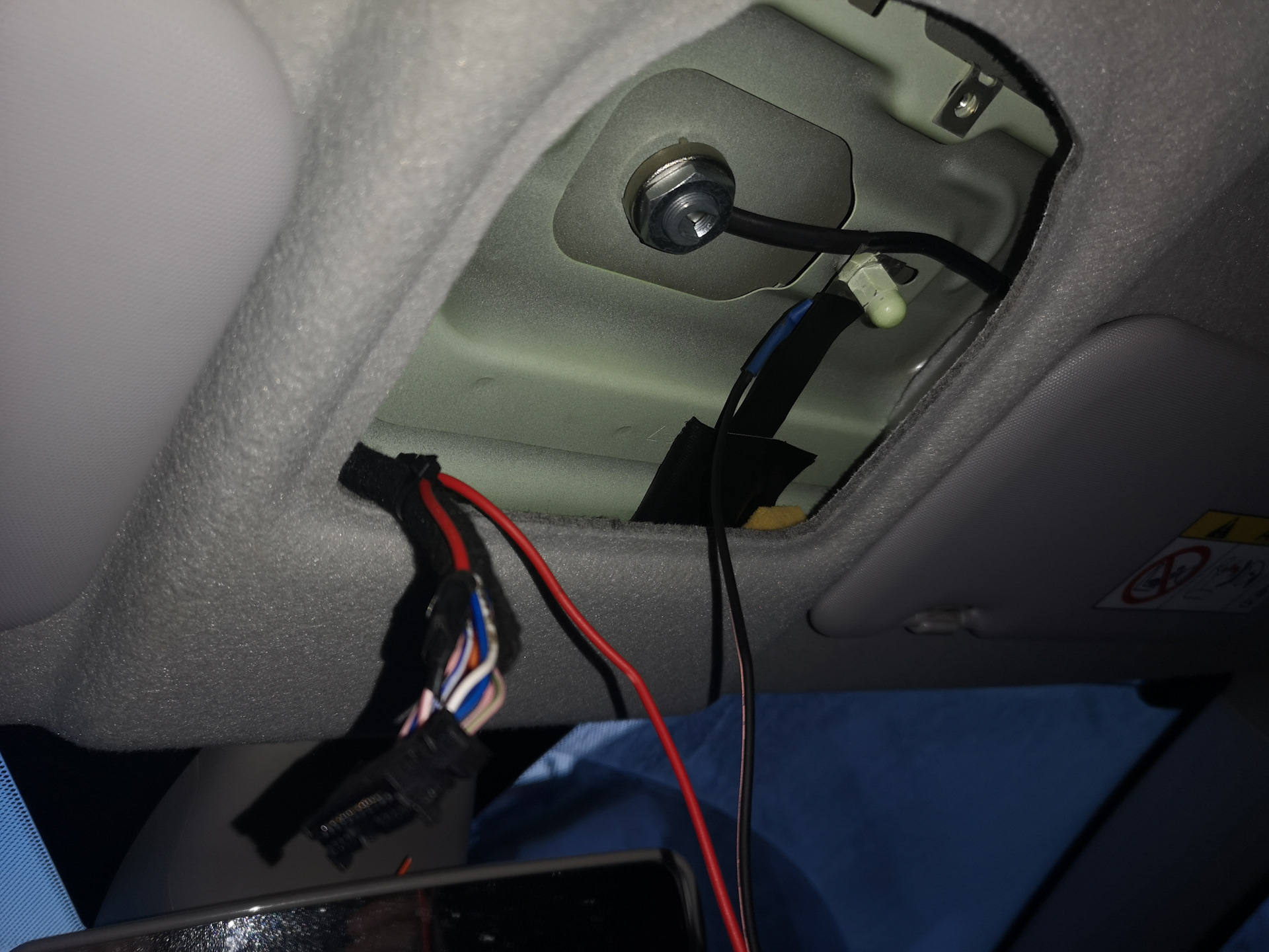 Регистратор без прикуривателя. GPS антенна VW Amarok. Подключить видеорегистратор без прикуривателя. Подключить видеорегистратор в автомобиле без прикуривателя.