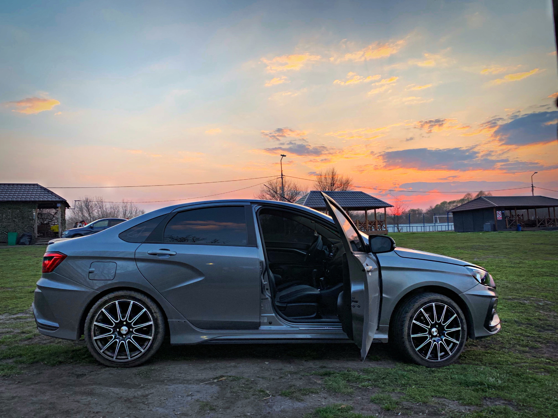 Advan AVS model 7 на Lada Vesta