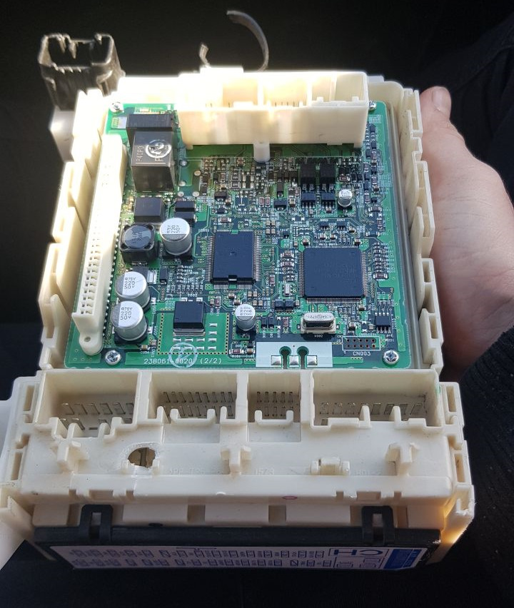 Блок мультиплекс чайзер 100. Блок мультиплекс. Блок комфорта чайзер 100. Блок комфорта мультиплекс gx90. Mark 2 100 блок предохранителей.