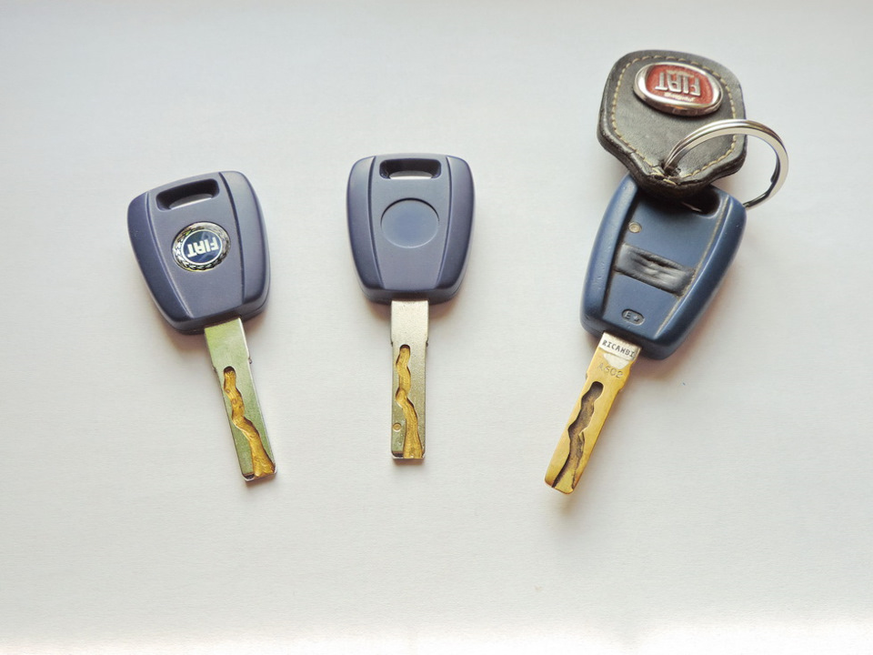 Запасные ключи — FIAT Doblo (1G), 1,9 л, 2003 года | аксессуары | DRIVE2