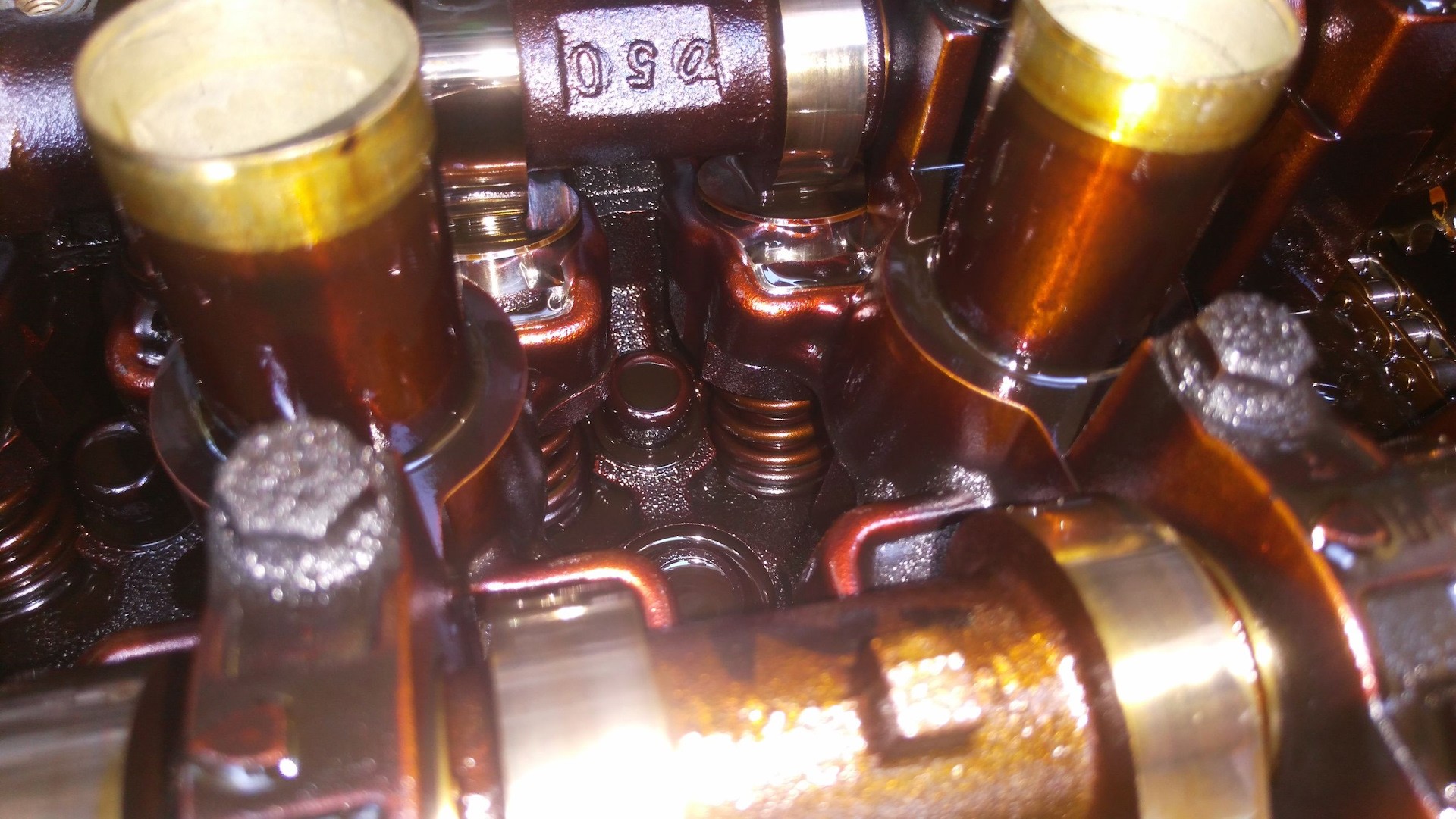 Залив масло в горячий двигатель. Qr20 заливает цилиндр маслом. Двигатель после димексида. Как раскаксовать 6целиндровый ДВС кзокс. Какие присадки льют в двигатель чтобы раскоксовать масляные кольца.