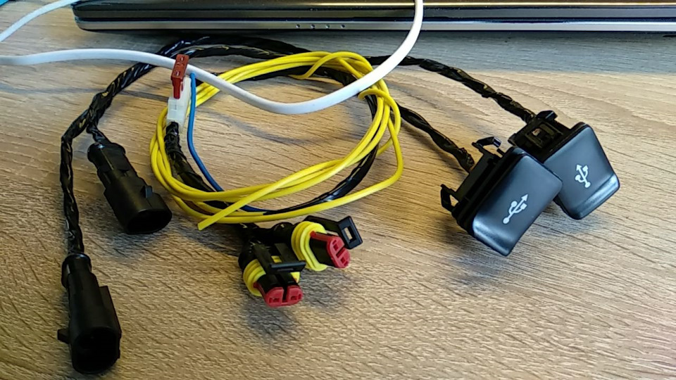 Доп USB Зарядка — Mitsubishi Outlander (3G), 2,4 л, 2017 года ...