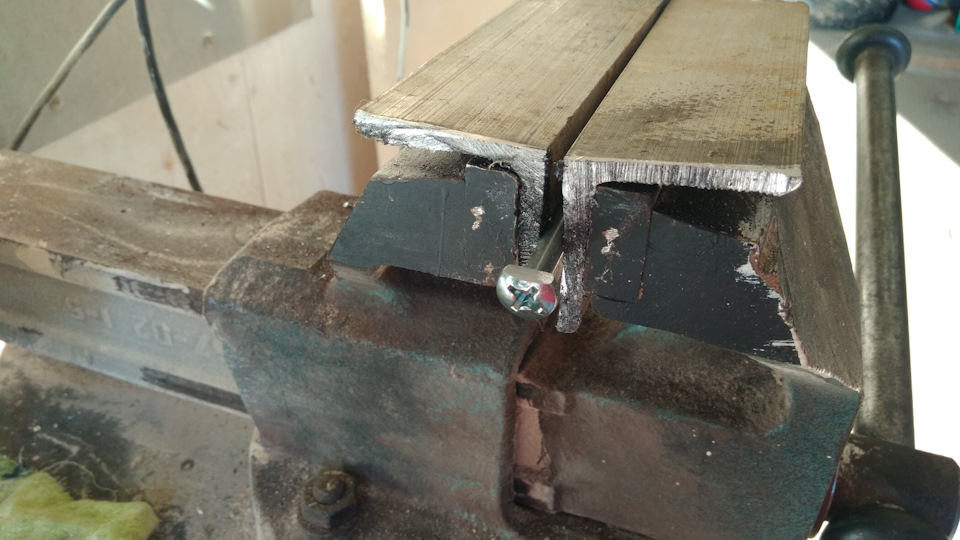 Спиливаю головку винта — Chevrolet TrailBlazer (2G)