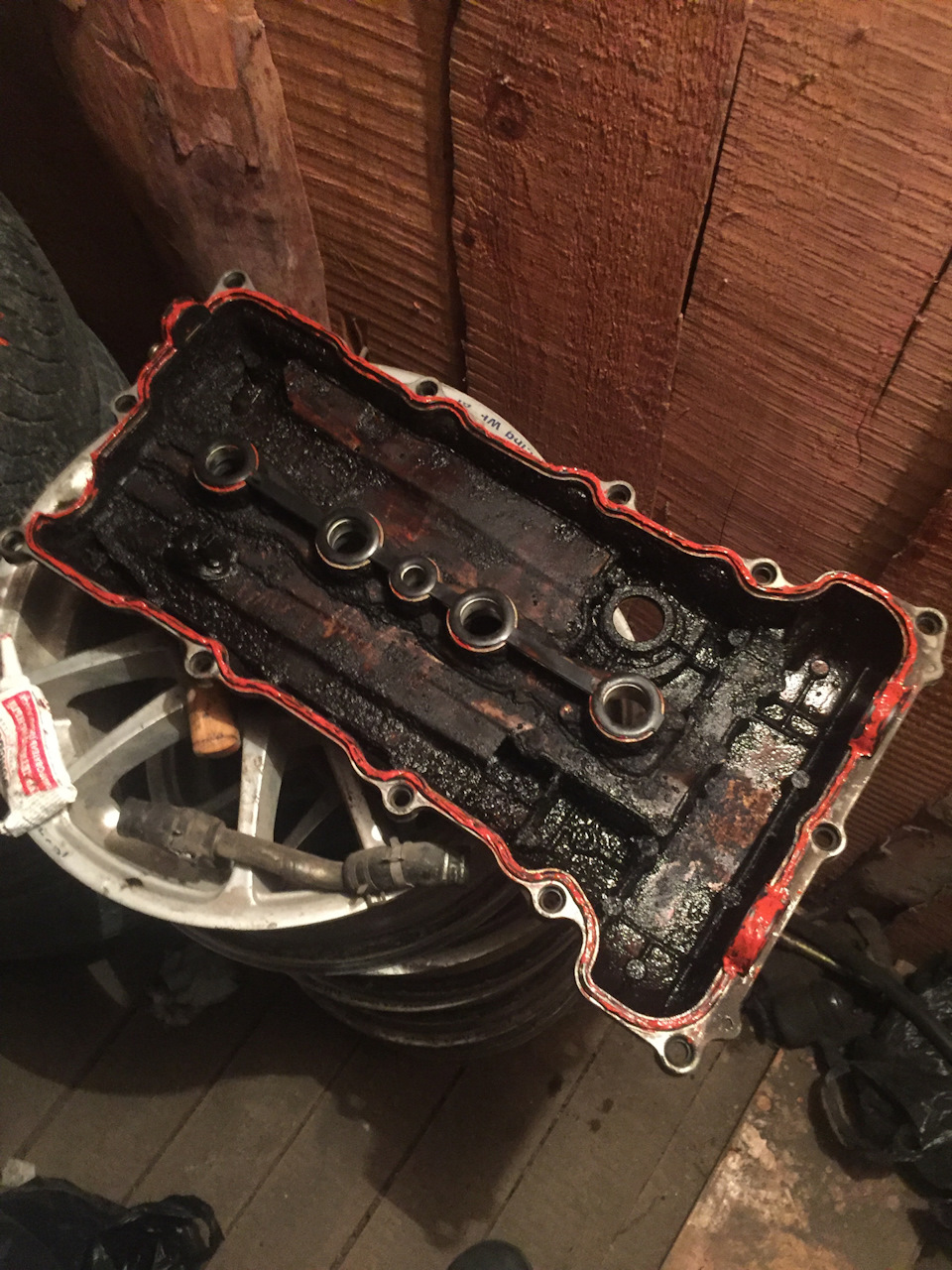 Замена прокладки и сальников свечных колодцев — Nissan Bluebird (U13 ...