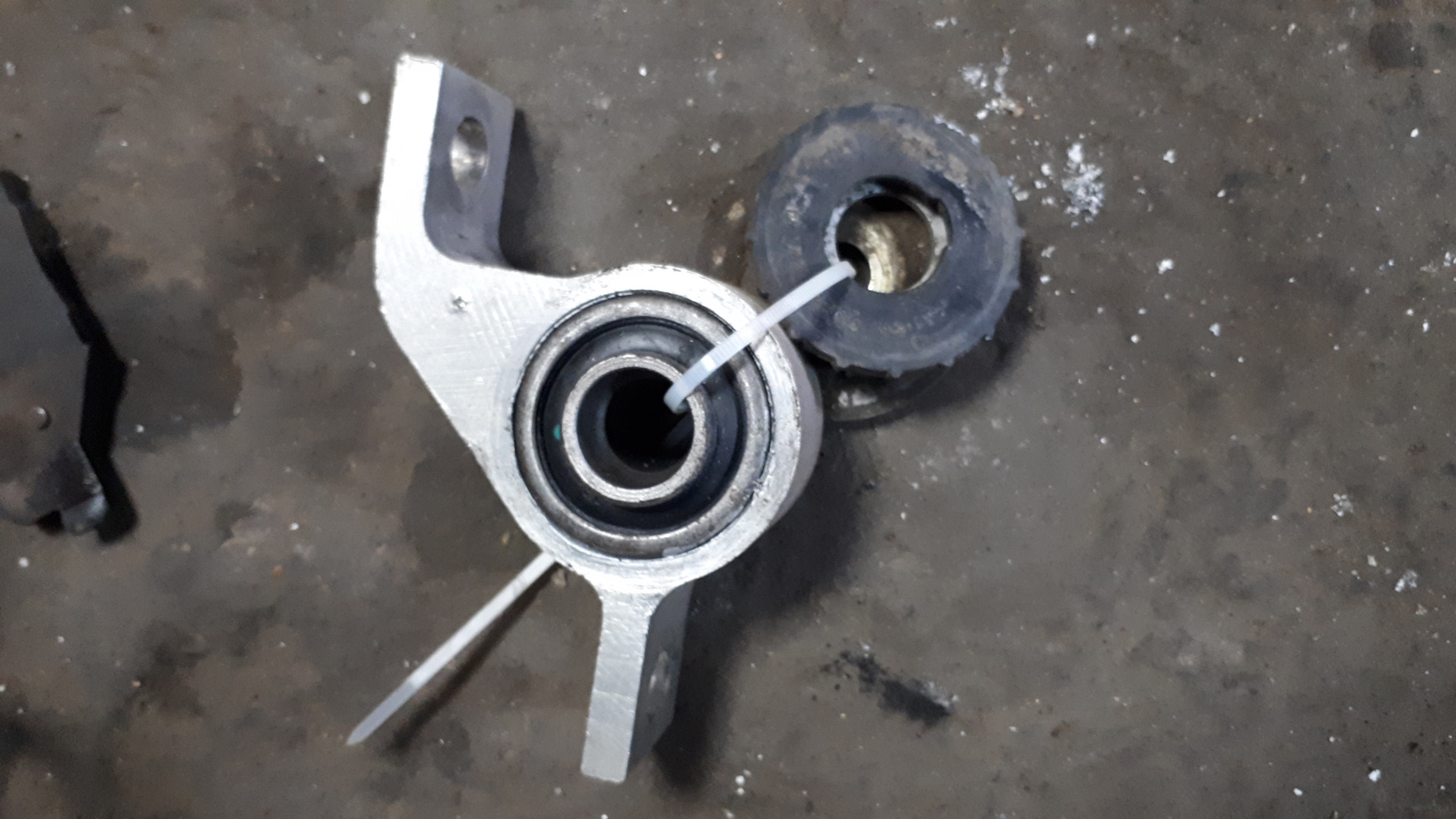 Замена заднего сайлентблока переднего правого рычага Subaru Forester ...