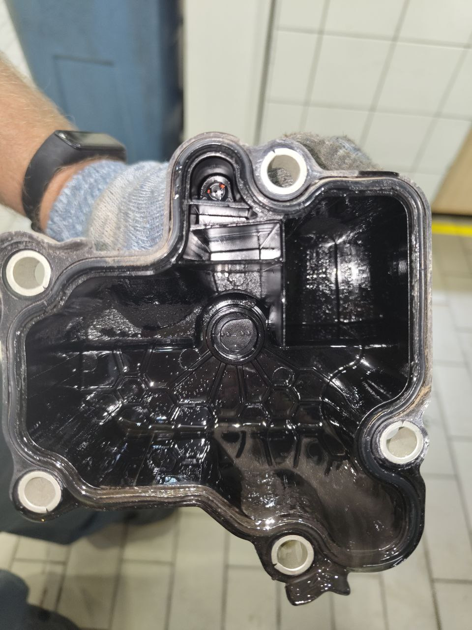 крышка — Volvo XC90 (2G)