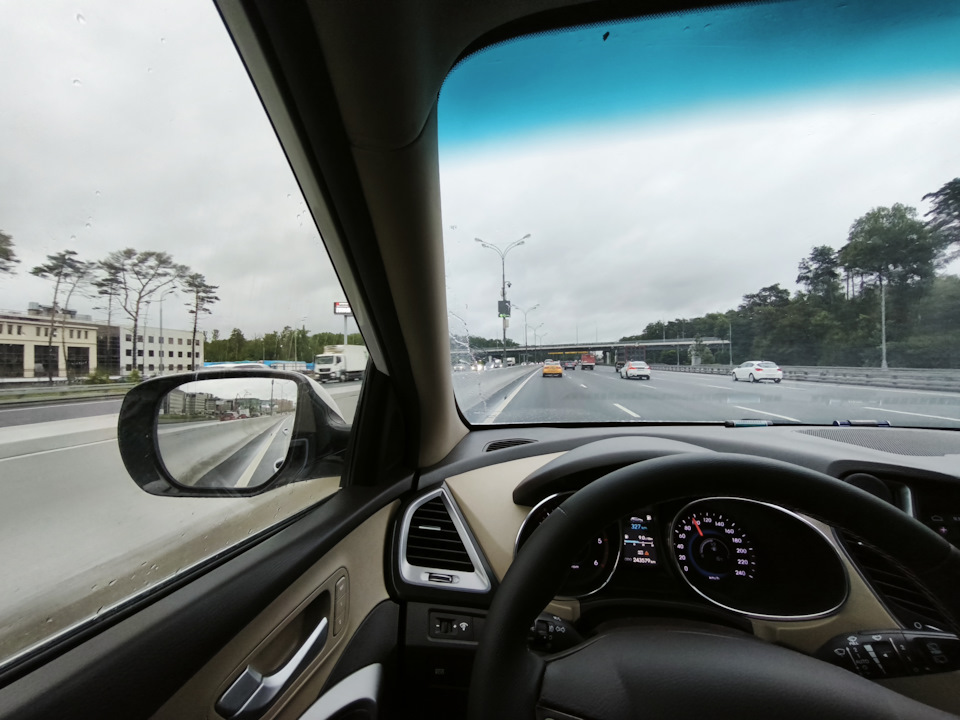 Боковые тоже в атермалке, но просто прозрачные, мне кажется есть отличие в оттенке, фото может не передать. — Hyundai Santa Fe (3G)