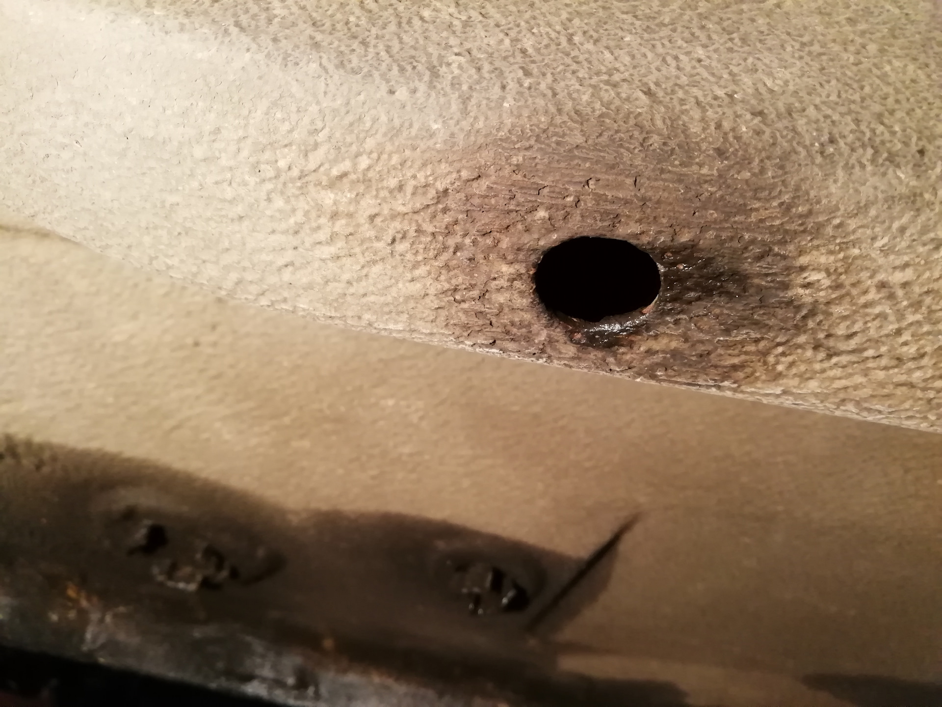 Renault megan 3 заглушка днища. Заглушки днища логан. Форд мондео 4 заглушки днища кузова. Заглушка днища рено. 8200699980 заглушка renault.