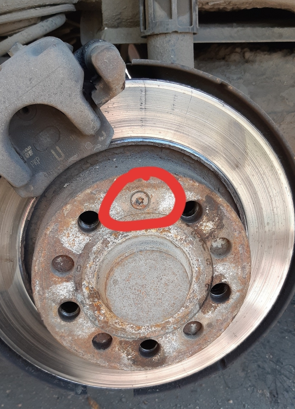 Сорвал винт тормозного диска — Skoda Octavia A7 Mk3, 1,4 л, 2014 года ...