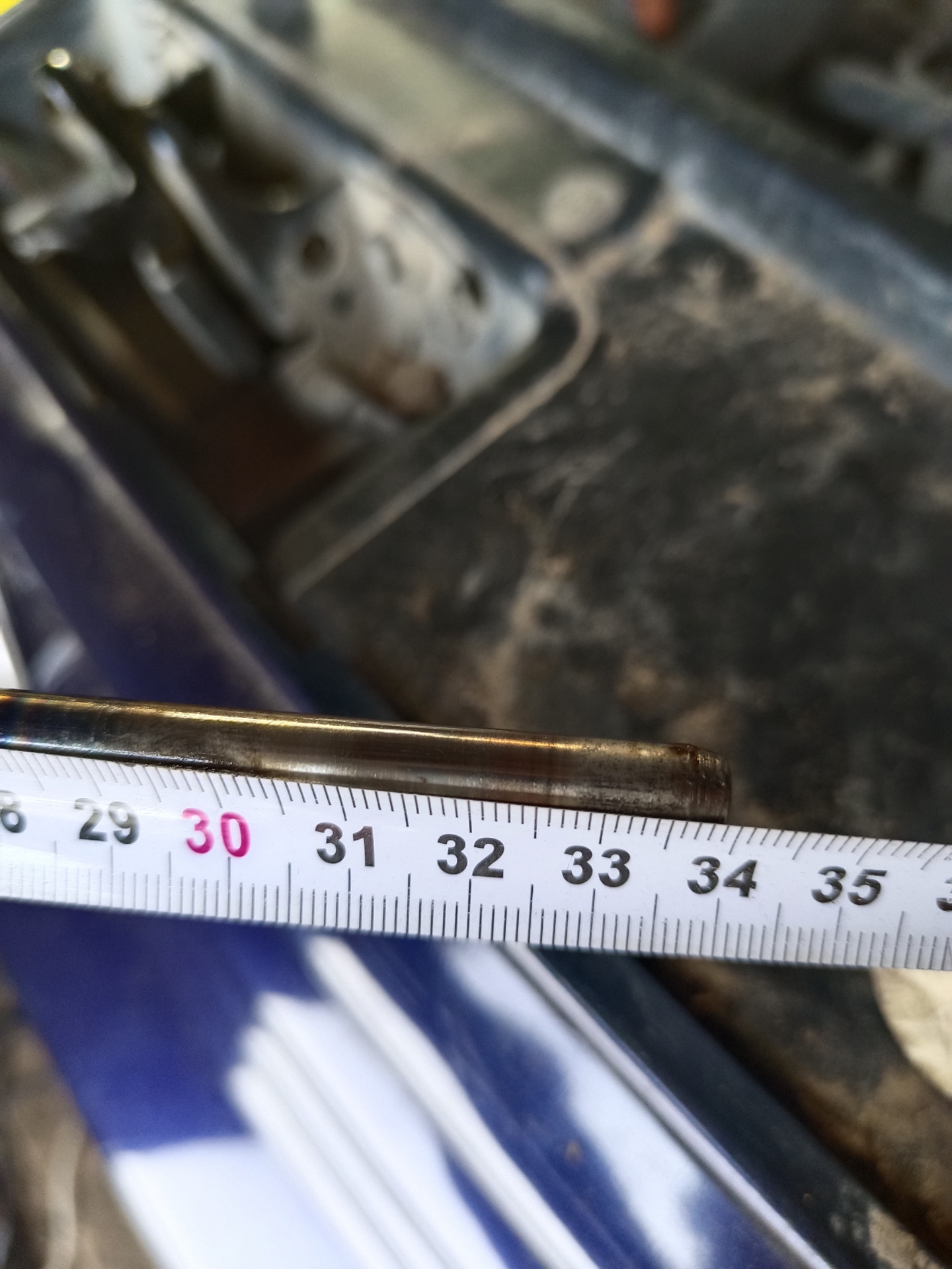 Снял кпп чтоб понять почему педаль сцепления падает и не полнимается ...