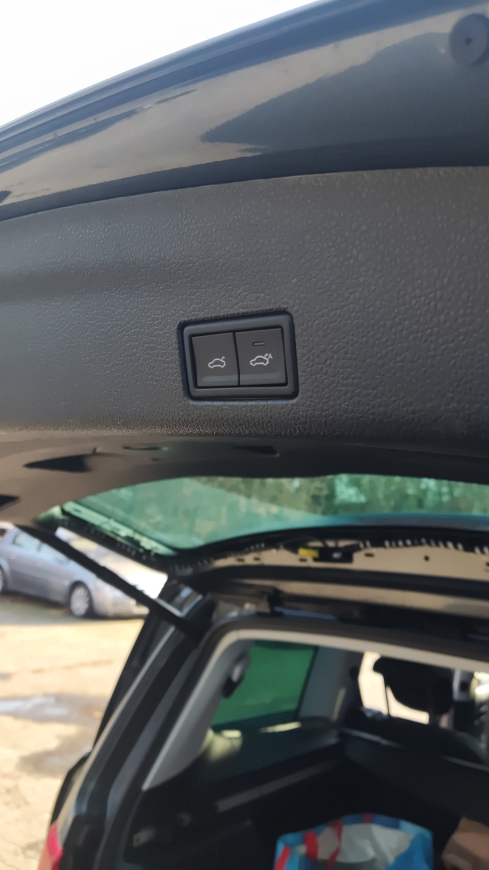 Двойная кнопка на электро багажник. — SEAT Alhambra (2G), 2 л, 2017 ...