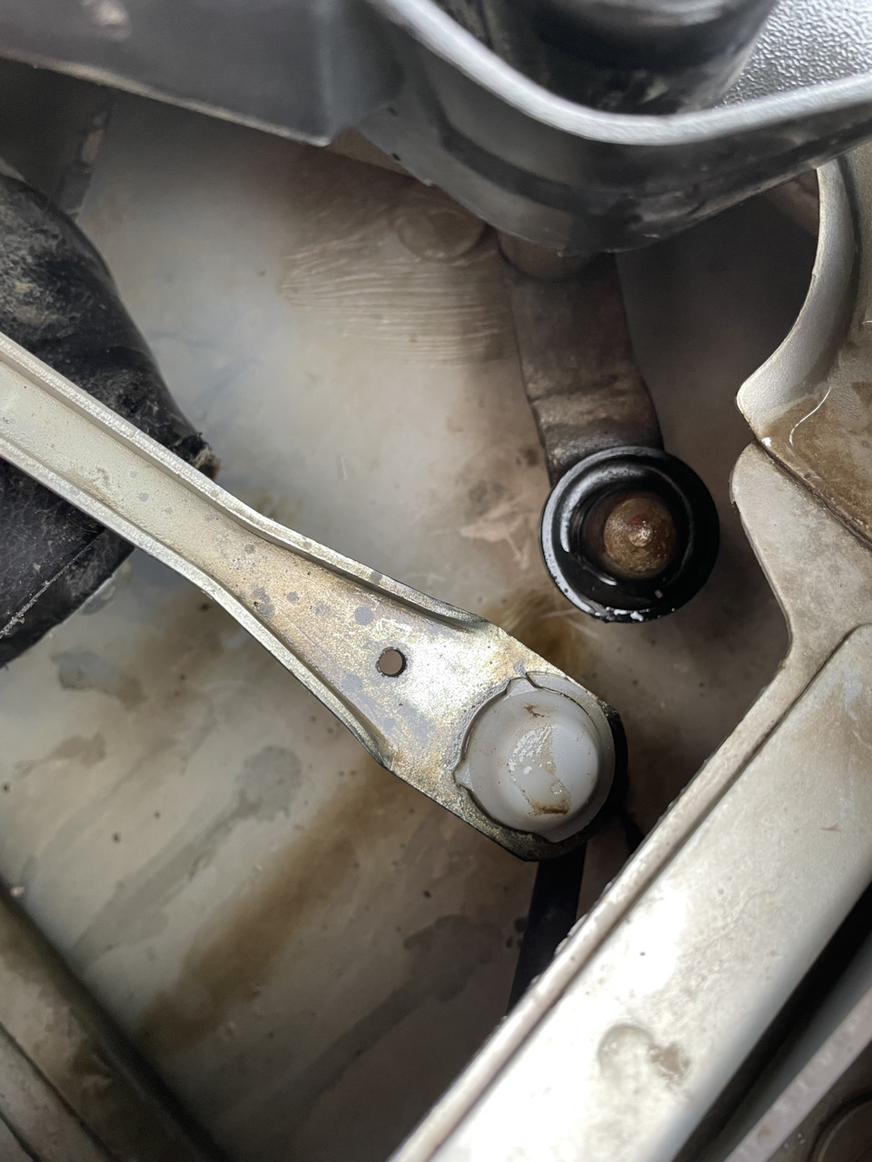 Ремонт трапеции дворников — Lada Гранта (1G), 1,6 л, 2015 года ...