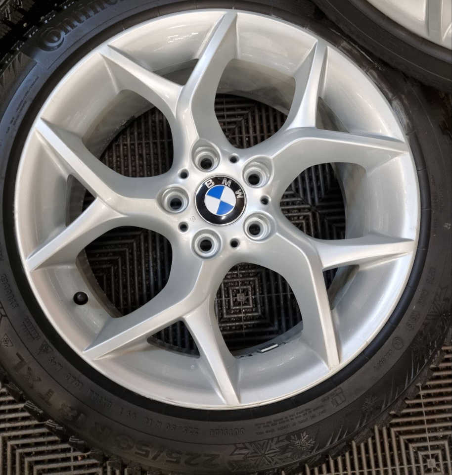 Шины зимние шипованные Continental 225/50 R18, литые диски 8Jx18 ET44 ...