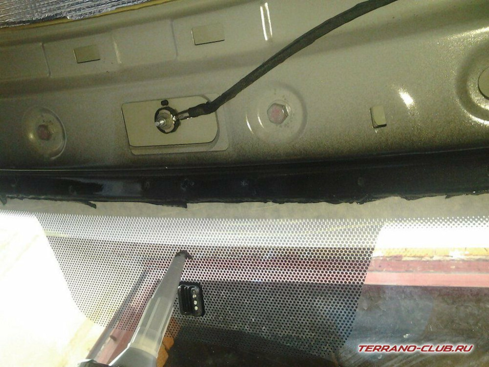 Болты от успокоителя вибрации панели крыши — Renault Duster (1G)