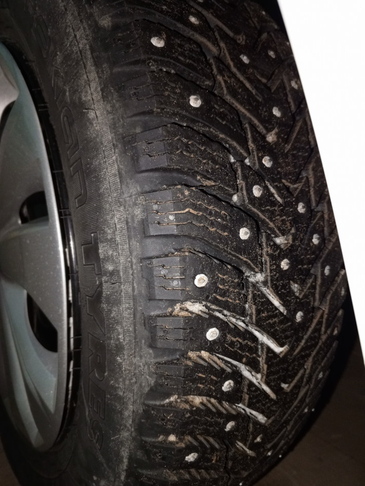 Шины зимние шипованные Nokian 185/65 R15, штампованные диски 6Jx15 ET ...