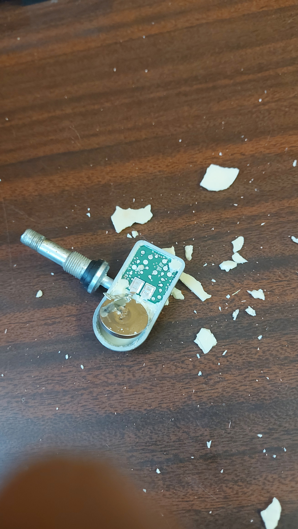 Замена батарейки в датчике давления шин gen 2 — BMW 5 series (G30), 2 л ...