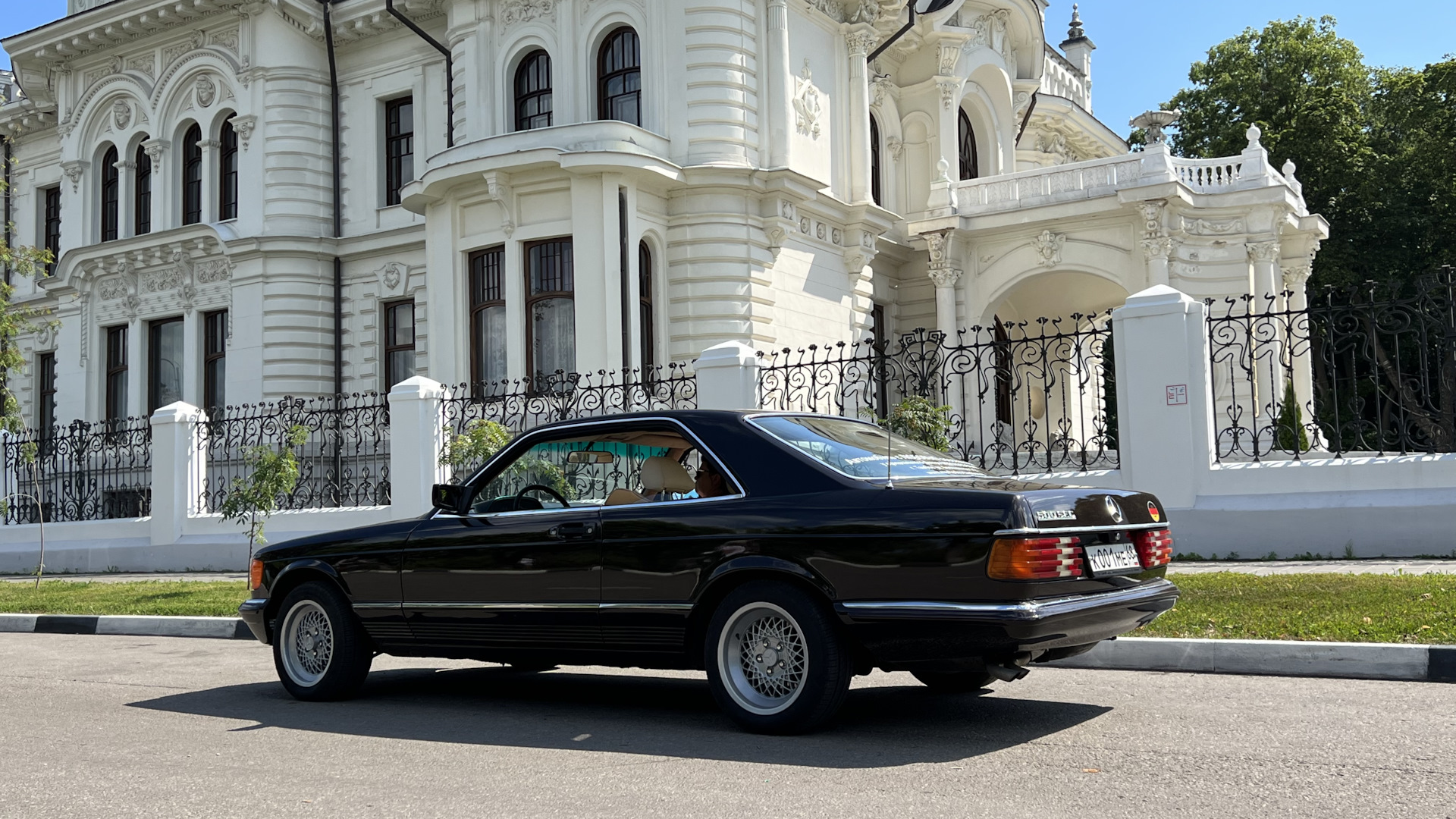 Продажа Mercedes-Benz SEC-Class (W126) 1984 (бензин, АКПП) — с историей  обслуживания — DRIVE2.RU