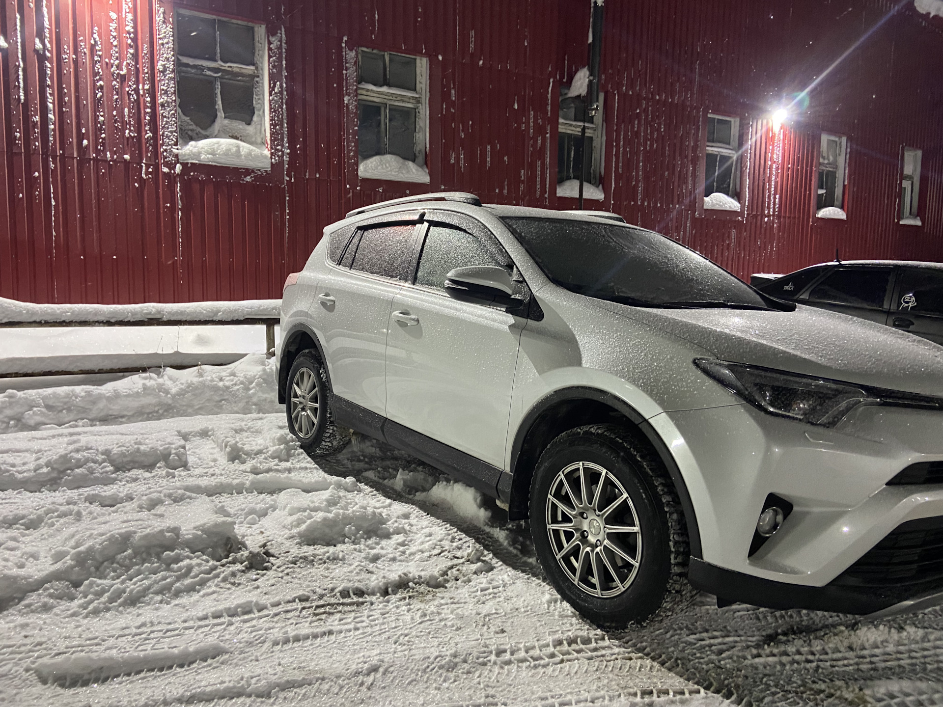 Рав 2022. Toyota rav4 Prime. Rav4 2022. Рав 4 22. Рав4 на колесах 225 60 r17.