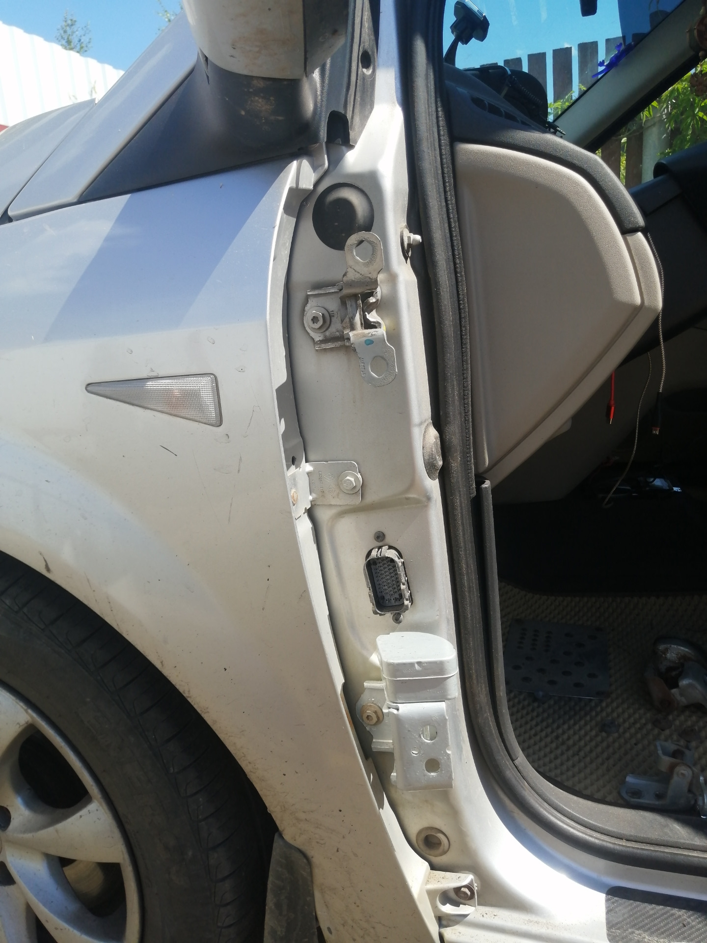 Ограничитель водительской двери — Renault Grand Scenic II, 1,5 л, 2007 ...