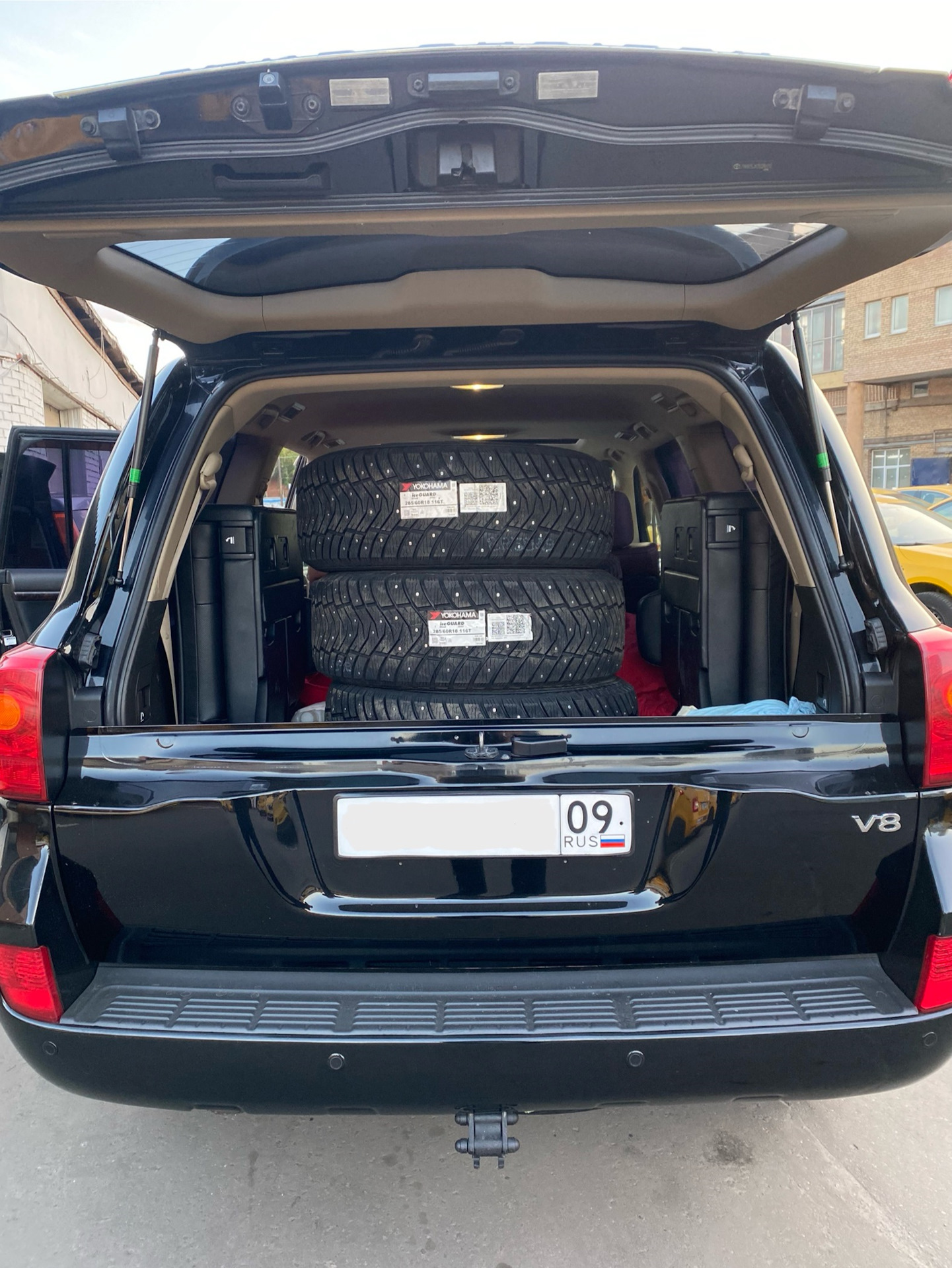 Зима: Yokohama Ice Guard IG65 116T — Toyota Land Cruiser 200, 4,5 л ...