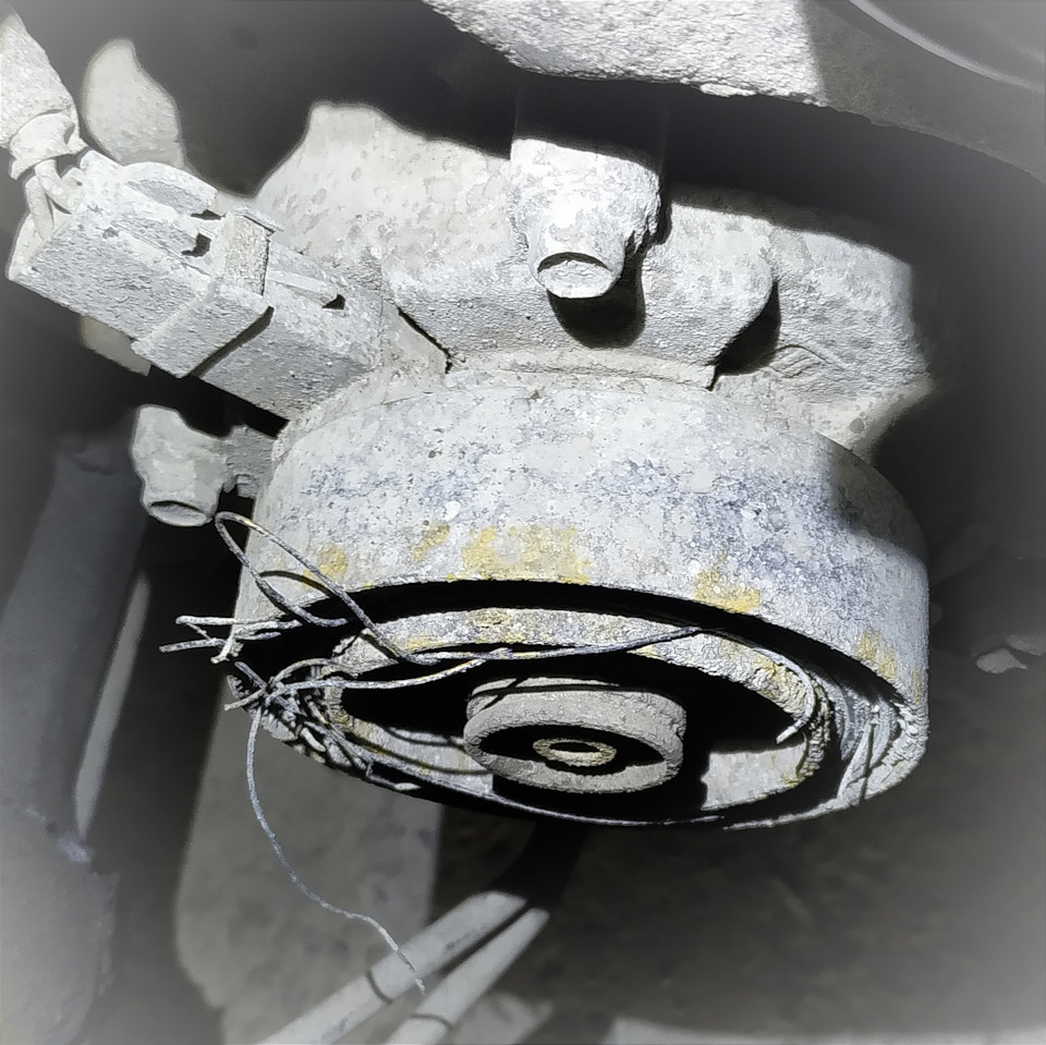 Компрессор с исчезнувшей ЭМ муфтой — Lincoln Town Car III