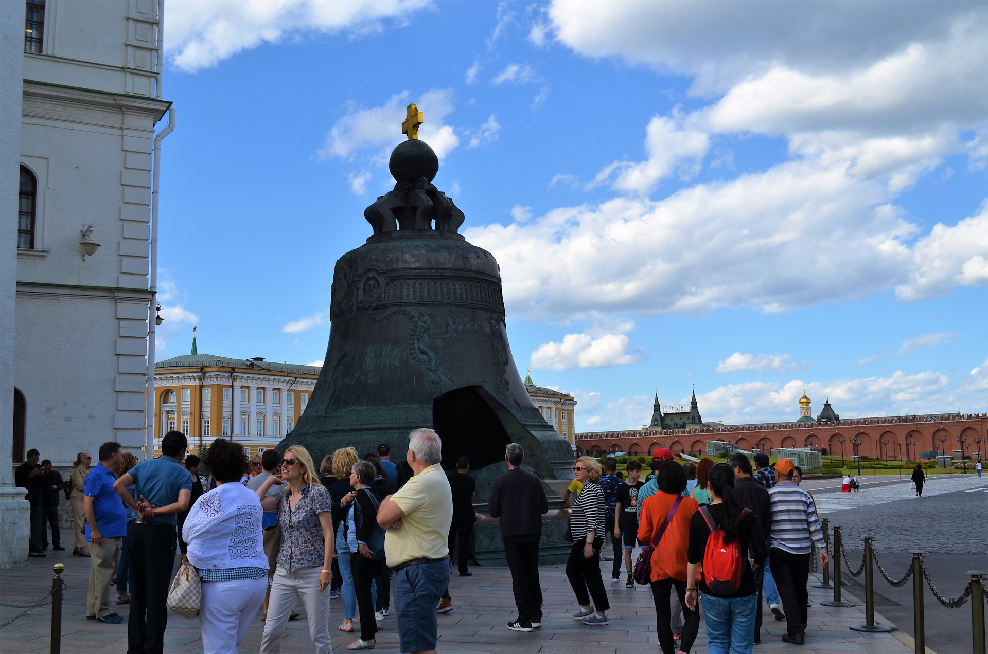 Памятник у Кремля