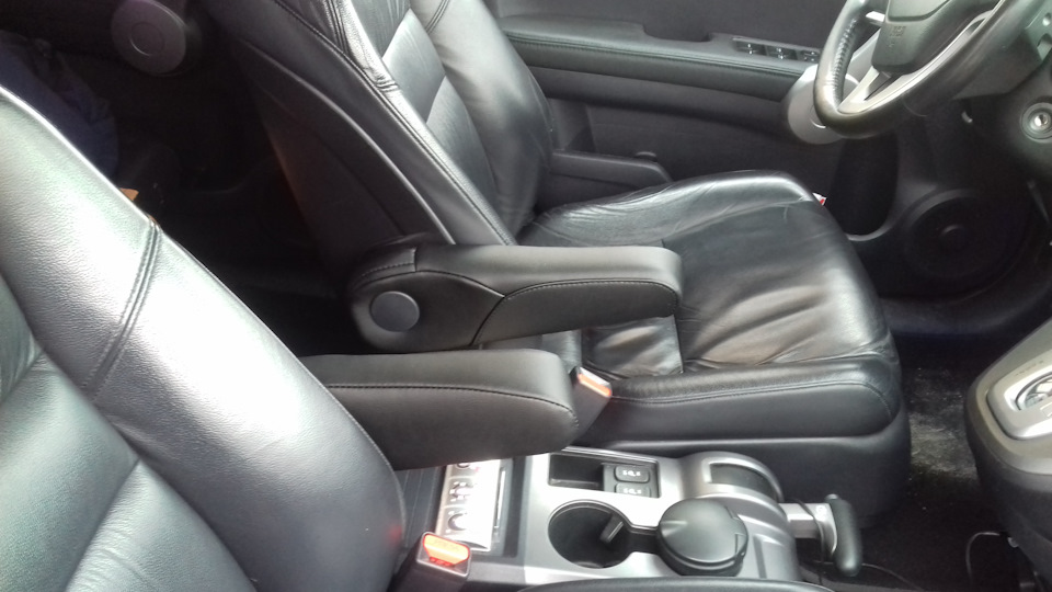 Как снять подлокотник на хонда срв 3