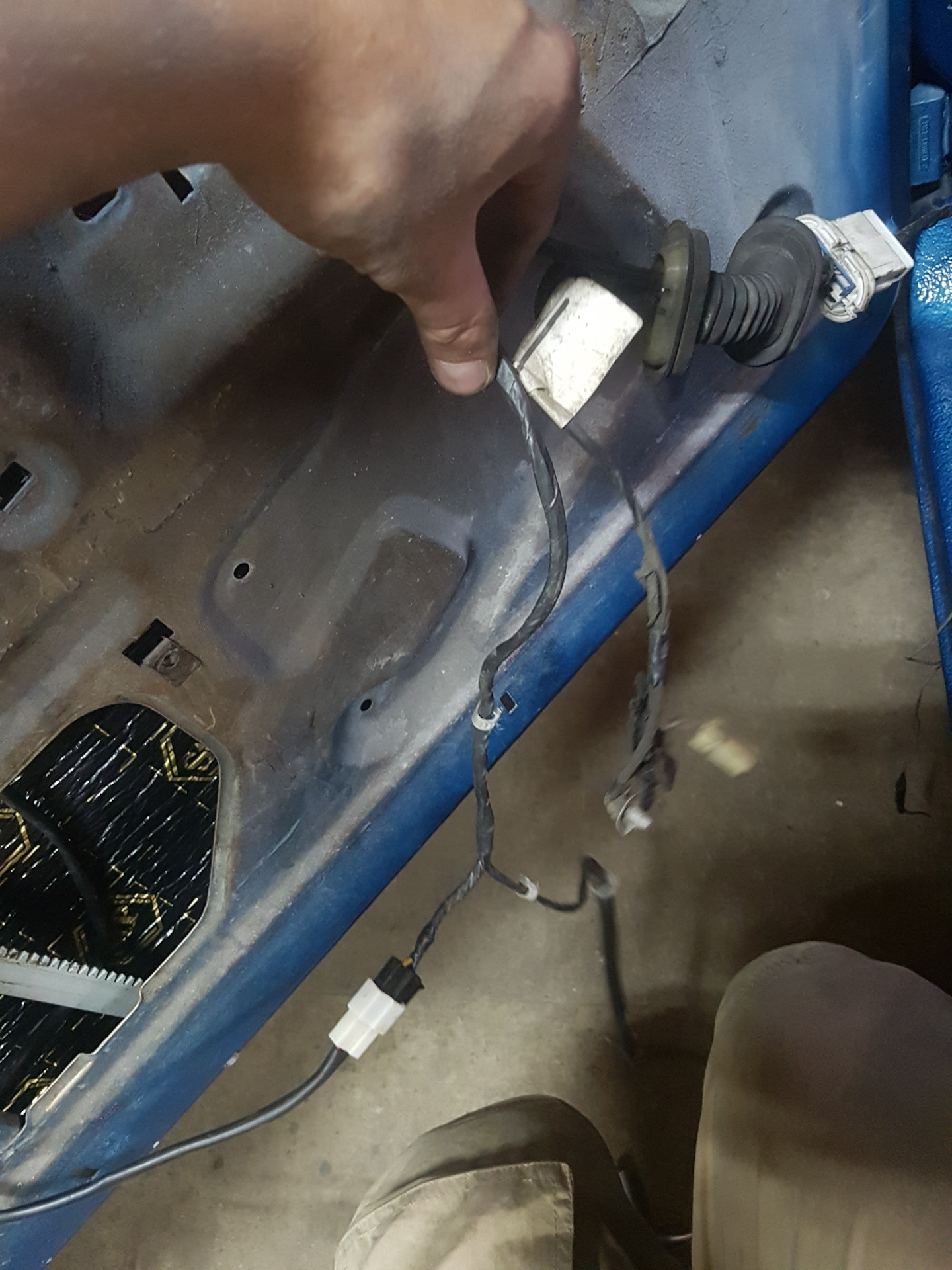 Как снять бардачок на гранте - 90 фото