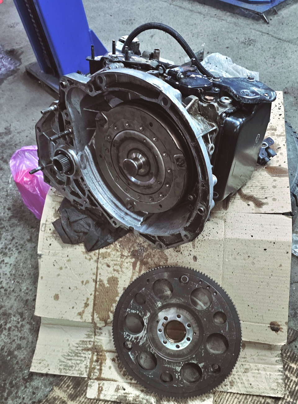 Замена сальника бублика АКПП DP8 — Renault Duster (1G), 2 л, 2015 года ...