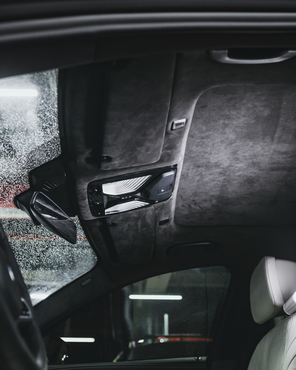 Перетяжка потолка в алькантару и боковых крышек сидения на BMW 5 в ...