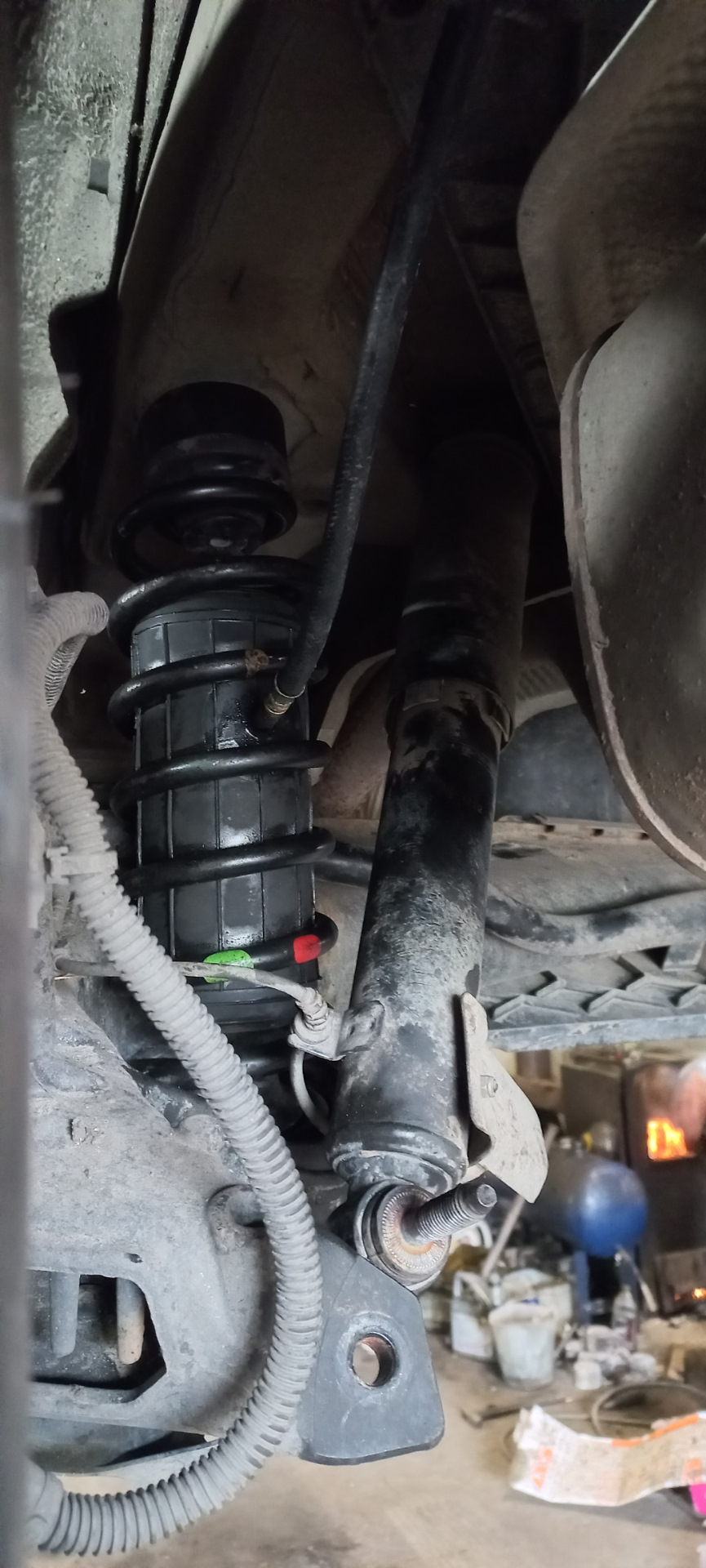 Установка пневмобаллонов в пружины — Renault Espace (5G), 1,6 л, 2015 ...