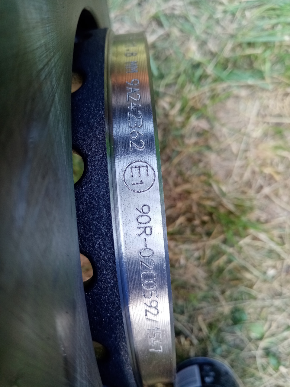 Замена тормозных дисков Дастер 1.6 4х4. Не очень удачно. Внимание ...