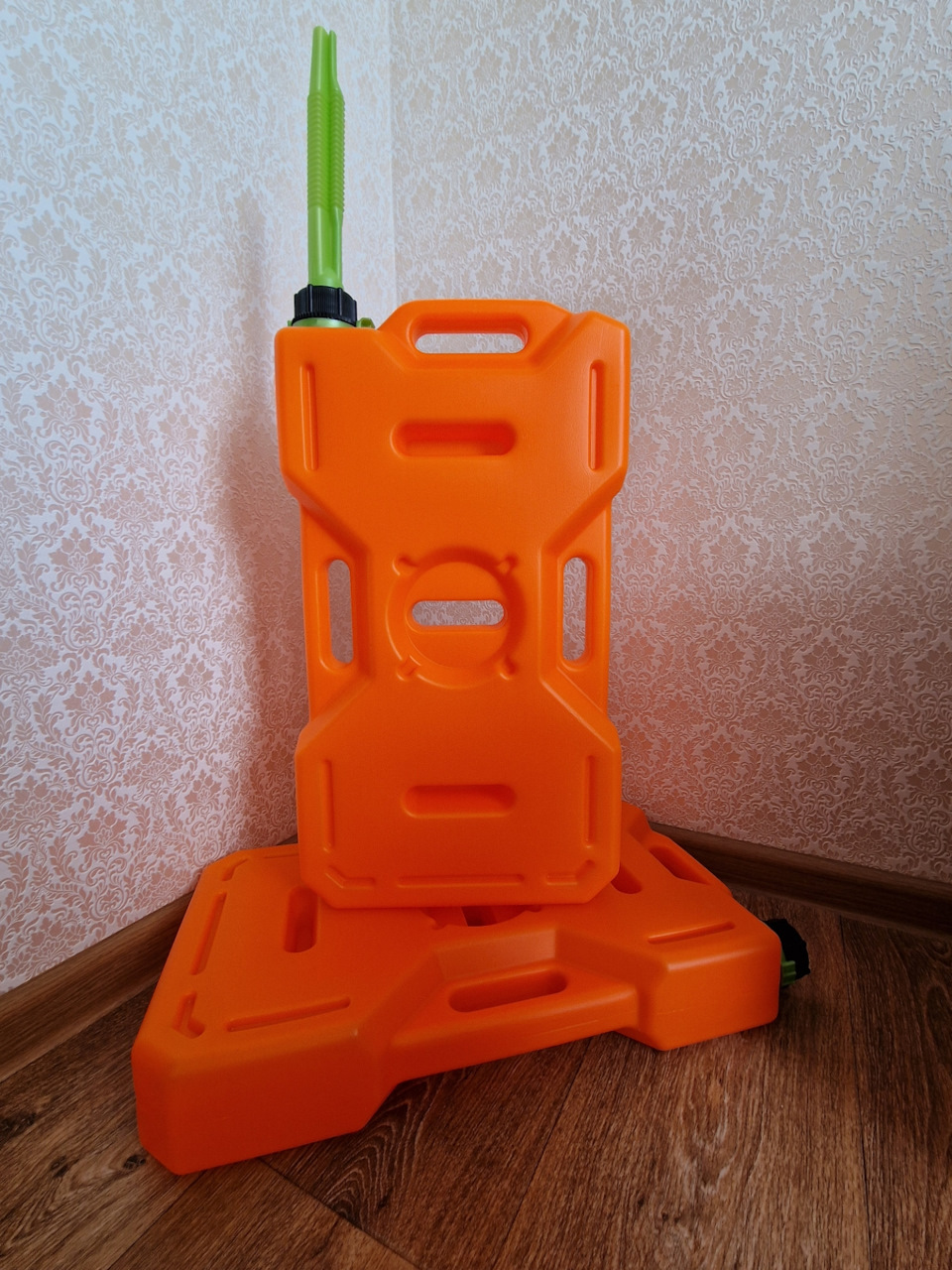 Канистра для топлива и не только — Ford Kuga (2G), 1,6 л, 2015 года ...