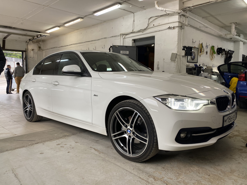 Установка камеры заднего вида и touchbox на F30 — DopBMW на DRIVE2