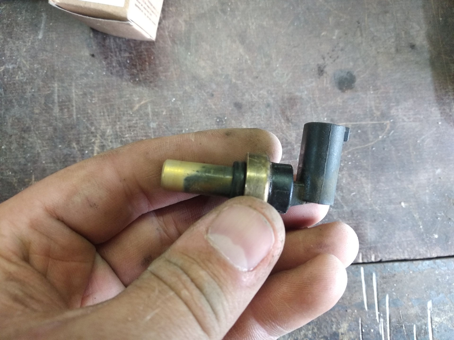 Замена датчика ОЖ.Замена тормозных передних колодок.Сломался датчик УОЖ ...