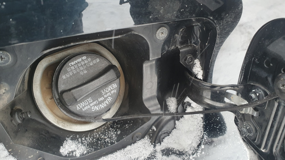 4. Поводок пробки бензобака. — Subaru Tribeca B9, 3,6 л, 2008 года ...