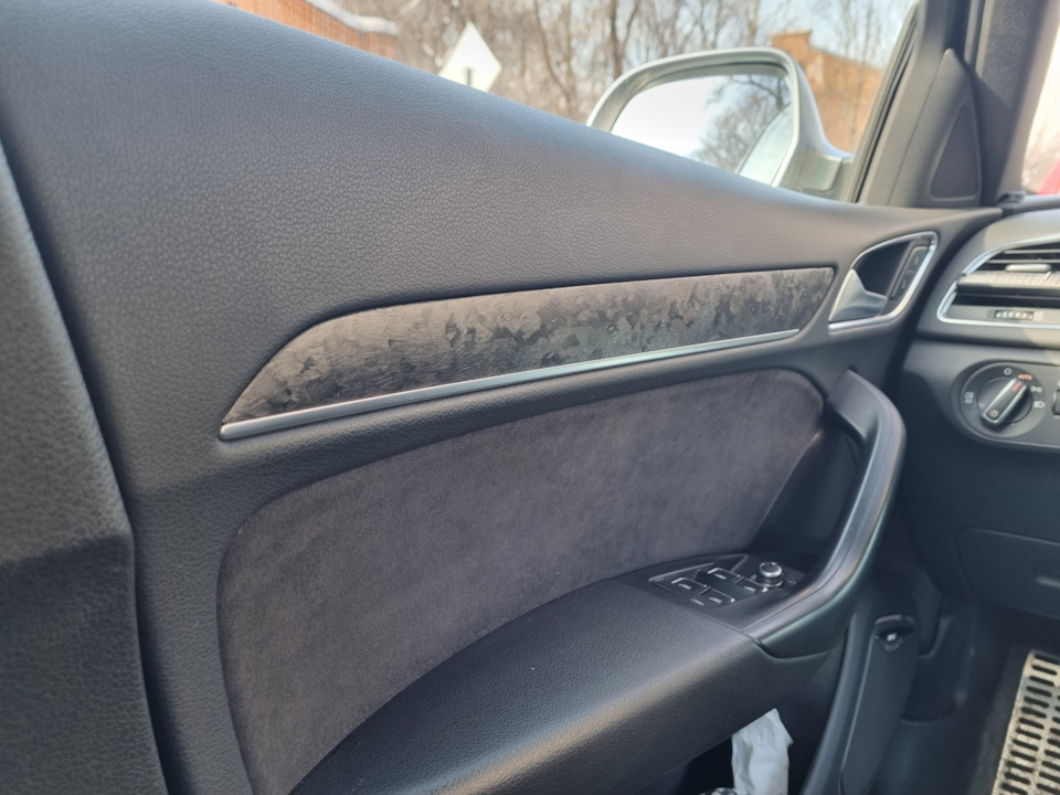 Оклейка декоративных панелей салона в винил — Audi RS Q3, 2,5 л, 2014 ...