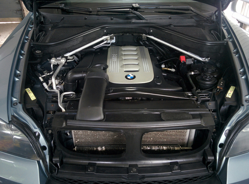 Подкапотное пространство bmw e53