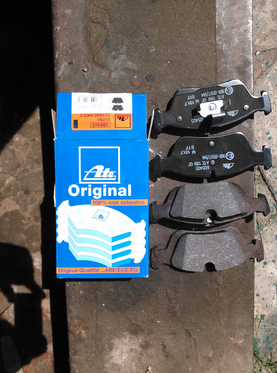 Замена передних тормозных накладок — BMW 3 series (E36), 1,6 л, 1997 ...