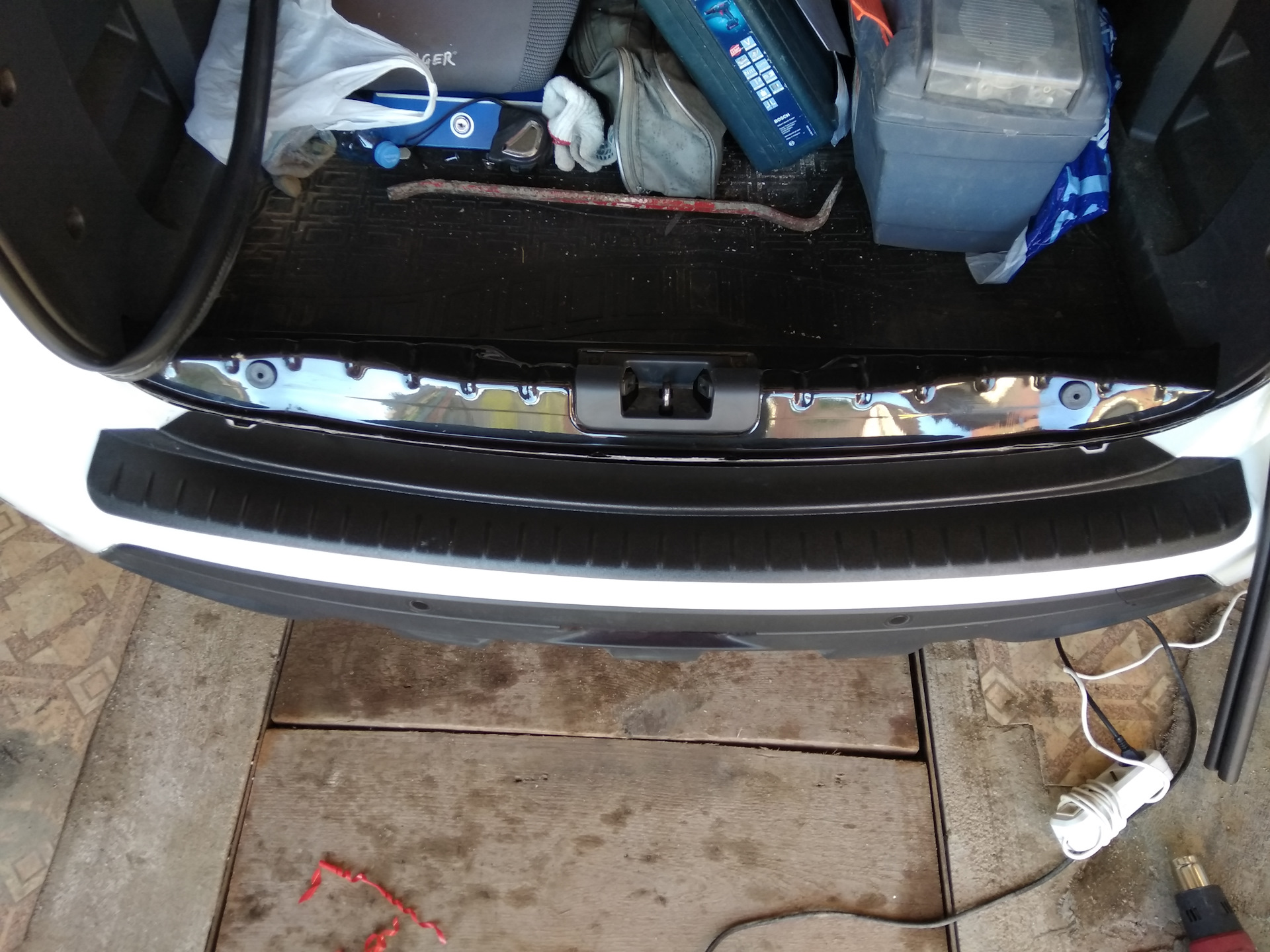 Накладка в проем багажника — Lada XRAY, 1,6 л, 2016 года | тюнинг | DRIVE2