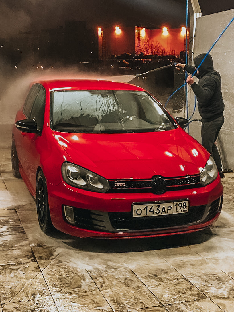 Volkswagen Golf 6 GTI красный