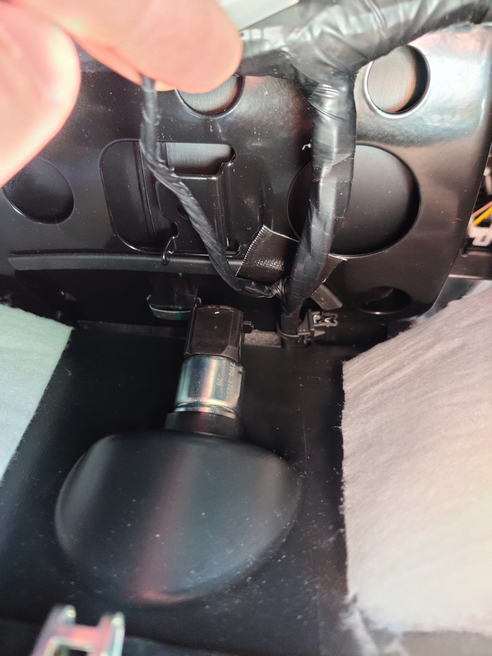 Подключение регистратора к розетке 12v(прикуривателю) — Lada Гранта ...